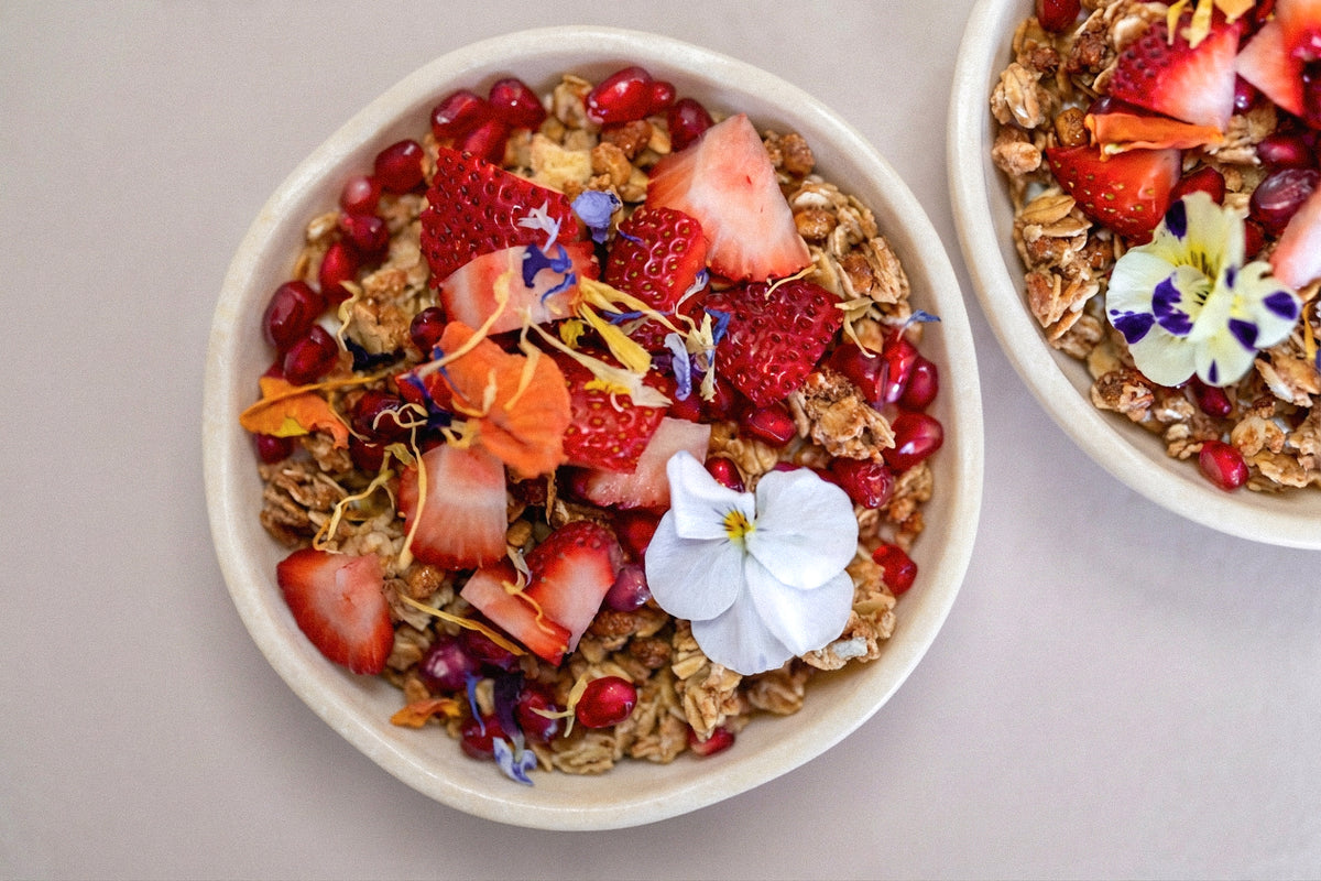 Bridal brunch box with breakfast and cold-pressed juice